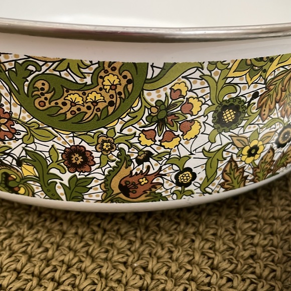 Retro Porcelain Enamelware Floral Pot/ Saucepan with Lid - Picture 3 of 5